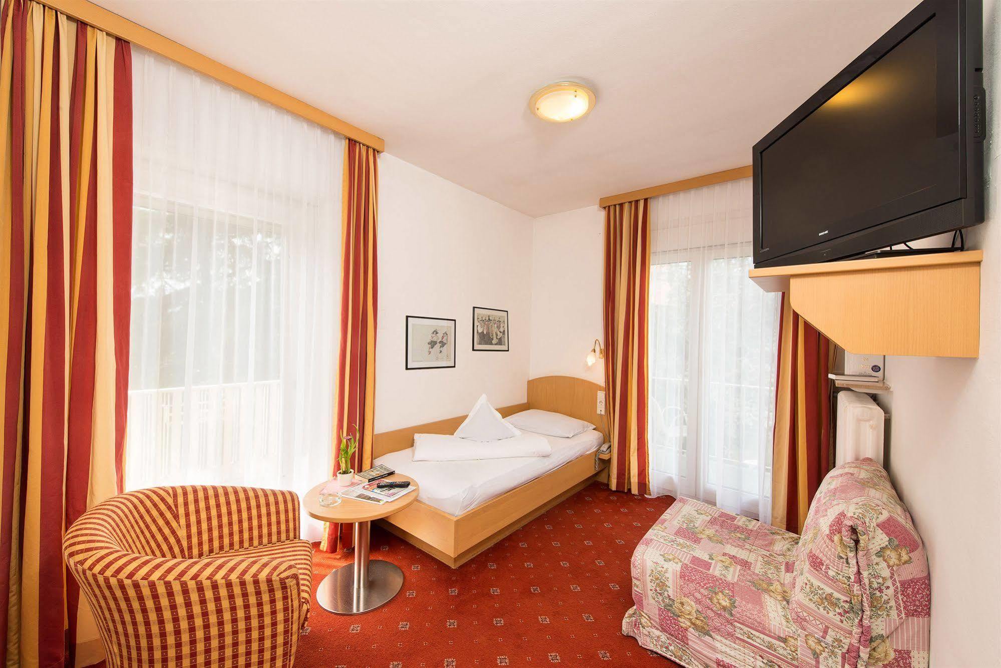 Steiner Hotel 3*